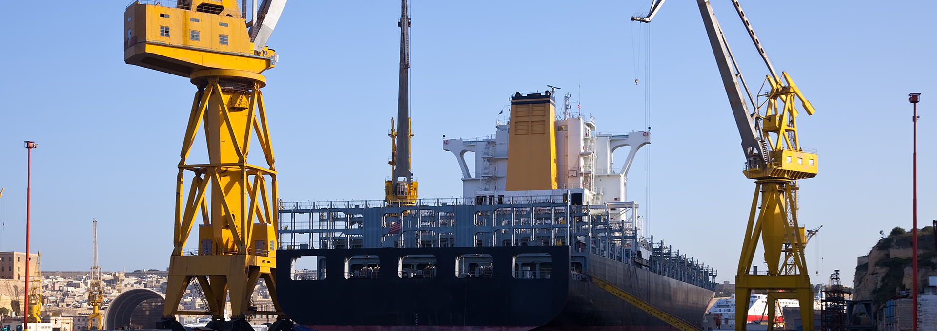 Hydroblasting on hull surfaces