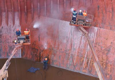 Bulk Carrier — Cargo Holds Cleaning at Anchorage — project photo